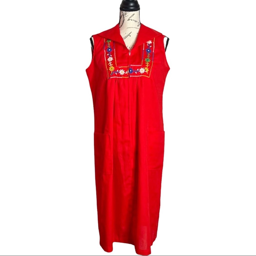 Vintage 60s-70s Red Floral Embroidery Day House Dress